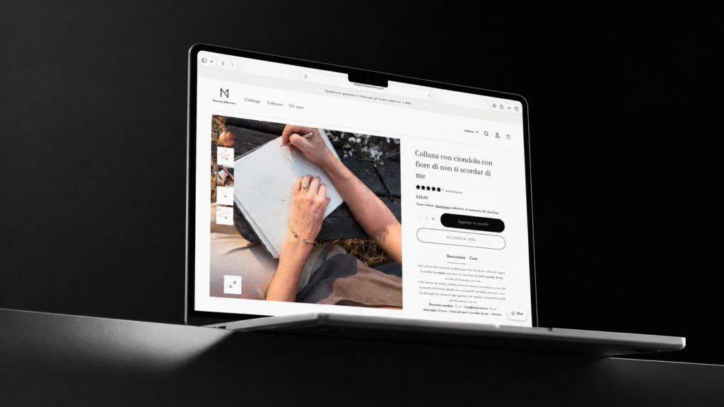 Una pagina prodotto ad alta conversione per eCommerce è una scheda informativa ottimizzata per eliminare gli attriti d'acquisto e massimizzare la percentuale di utenti che aggiungono il prodotto al carrello. L'approccio di Fluido Factory al CRO (Conversion Rate Optimization) si basa: sull'ottimizzazione della gerarchia visiva sul caricamento istantaneo delle immagini sull'inserimento strategico di elementi di riprova sociale L'obiettivo? Trasformare le visite qualificate in vendite reali per raddoppiare il tasso di conversione medio dello store. Elemento della Scheda ProdottoErrori comuniApproccio Tecnico Fluido FactoryImpatto diretto sulla ConversioneGalleria immagini e videoCaricamento di foto pesanti che rallentano il sito e assenza di video reali del prodotto.Asset leggeri (formato WebP), video brevi e integrazione di contenuti generati dagli utenti (UGC).Aumento del tempo di permanenza e della fiducia immediata del cliente.Call to Action (CTA)Pulsante d'acquisto nascosto o non visibile da mobile senza scorrere la pagina.CTA principale "Aggiungi al Carrello" persistente (Sticky CTA) visibile immediatamente su mobile.Riduzione drastica dei passaggi necessari per avviare il checkout.Riprova Sociale (Social Proof)Recensioni relegate in fondo alla pagina o assenza totale di testimonianze reali dei clienti.Recensioni importate con foto reali e widget di riprova sociale ad alto impatto.Abbattimento istantaneo delle obiezioni e delle insicurezze d'acquisto.Frictionless informationDescrizioni lunghe a blocco unico e mancanza di informazioni chiare su tempi di consegna o resi.Schede informative organizzate a tab dinamici (spedizioni, resi, materiali) leggibili e accessibili in un clic.Riduzione del tasso di abbandono dovuto a dubbi non risolti sulla pagina. Come ottimizzare una pagina prodotto per massimizzare le vendite? La pagina prodotto di un eCommerce è il luogo in cui l'utente prende la decisione finale di acquisto. Ottimizzare questa pagina per la conversione significa ridurre al minimo il carico cognitivo del visitatore, fornendo tutte le risposte alle sue obiezioni prima ancora che possa formularle. Fluido Factory approccia lo studio della scheda prodotto basandosi sui dati di comportamento degli utenti. Secondo le analisi pubblicate sulle Statistiche di Conversione e UX Mobile 2026 di Searchlab, infatti, nonostante gli smartphone guidino ormai oltre il 70% delle sessioni globali di shopping, il tasso medio di conversione mobile e-commerce si ferma all'1.2%, contro l'1.9% registrato su desktop. Questo divario strutturale del 35% è causato, tra le altre cose, da schede prodotto non ottimizzate che nascondono i punti di fiducia (come recensioni e dettagli di spedizione) e da checkout complessi sui piccoli schermi. Intervenire con attività sistematiche di CRO consente di eliminare queste barriere d'acquisto, catturando il massimo valore da ogni singola visita. Quali sono gli elementi chiave di una scheda prodotto? Fluido Factory progetta e ottimizza le pagine prodotto concentrandosi su quattro pilastri fondamentali che guidano l'utente verso la conversione immediata: Gerarchia visiva: tutte le informazioni cruciali (titolo chiaro, prezzo, varianti di prodotto, recensioni positive e pulsante d'acquisto) devono essere visibili immediatamente senza che l'utente debba scorrere la pagina, specialmente sui dispositivi mobile. Velocità e formati multimediali: uso di immagini ottimizzate in formato di ultima generazione (WebP o AVIF) e integrazione di video brevi dimostrativi. Gestione delle obiezioni in tempo reale: inserimento di micro-testi rassicuranti posizionati subito sotto la CTA principale (es. "Spedizione gratuita in 24/48 ore", "Reso facile entro 30 giorni", "Pagamento sicuro anche in 3 rate"). Riprova sociale integrata: posizionamento visivo delle recensioni e delle foto reali dei clienti (UGC) in punti strategici della pagina, per consolidare l'autorevolezza del brand nel momento decisivo. ®2026 FLUIDO FACTORY, ALL RIGHTS ARE RESERVED. In che modo la CRO influisce sul ROAS (Return On Ad Spend)? L'ottimizzazione del tasso di conversione (CRO) ha un impatto matematico e diretto sulla redditività delle campagne di performance marketing su Meta e Google Ads. Se le Ads hanno il compito di portare traffico qualificato, è la scheda prodotto che deve trasformare quel traffico in fatturato. Facciamo un esempio: Se un eCommerce ha un tasso di conversione medio dell'1% e investe 1.000€ in campagne pubblicitarie per generare visite, raddoppiare il tasso di conversione portandolo al 2% tramite mirati interventi di CRO si traduce nei seguenti vantaggi competitivi: Dimezzamento del Costo di Acquisizione Cliente (CAC): a parità di clic sul sito, il numero di clienti paganti raddoppia, abbattendo drasticamente le spese necessarie per portare a termine ogni singola vendita. Raddoppio immediato del fatturato: lo store genera il doppio delle transazioni senza che sia necessario aumentare di un solo centesimo il budget investito sulle piattaforme pubblicitarie. Aumento verticale del ROAS (Return On Ad Spend): il rendimento della spesa pubblicitaria aumenta in modo lineare. Campagne che prima risultavano in perdita o appena in pareggio diventano improvvisamente profittevoli e pronte per essere scalate. Applicando questo metodo analitico e focalizzato sui KPI reali di business, Fluido Factory ha permesso a di eCommerce partner di ottenere risultati straordinari: Tassi di conversione raddoppiati grazie alla rimozione dei punti di attrito sia nelle schede prodotto che nel checkout; ROAS stabili fino a 16x sulle campagne di acquisizione traffico, generate da un matching perfetto tra creatività pubblicitarie e landing page di atterraggio. Scalabilità del business. con casi studio di eCommerce accompagnati a una crescita costante e strutturata delle vendite annue anche in contesti di mercato altamente competitivi. Massimizza il valore di ogni visita sullo store Come avrai capito, aumentare il budget pubblicitario non è l'unica soluzione per incrementare le vendite del tuo eCommerce. Spesso, la chiave della crescita risiede nell'ottimizzazione di ciò che già possiedi: la tua scheda prodotto. Rendere l'esperienza d'acquisto degli utenti fluida ti permetterà di ottimizzare l'efficacia delle tue campagne. Tuttavia, ottimizzare la struttura e la velocità è solo metà del lavoro. Per ottenere risultati straordinari, la CRO tecnica deve lavorare in sinergia con testi persuasivi che sappiano emozionare e informare il cliente. Il team di Fluido Factory è pronto ad analizzare la struttura del tuo eCommerce per individuare e correggere i fattori che frenano il tuo eCommerce. Vuoi raddoppiare il tasso di conversione del tuo store? Prenota una call  e scopri come possiamo ottimizzare le tue pagine prodotto. Domande Frequenti (FAQ) Cos'è la CRO (Conversion Rate Optimization) per eCommerce? La CRO è l'insieme di attività strategiche, di design e di analisi dei dati volte ad aumentare la percentuale di visitatori di uno store online che compiono un'azione desiderata. Nel contesto di un eCommerce, l'obiettivo principale della CRO è ottimizzare la pagina prodotto e il checkout per massimizzare la percentuale di utenti che completano l'acquisto, riducendo la dispersione del traffico. Quanto influisce la velocità di caricamento di una pagina prodotto sulle vendite? Moltissimo. Secondo i dati tecnici sull'esperienza utente, le schede prodotto che si caricano in meno di 2 secondi registrano tassi di conversione nettamente superiori. Ogni secondo di ritardo aggiuntivo nel caricamento da mobile riduce la conversione media di circa il 7%, aumentando la frequenza di rimbalzo (bounce rate) dello store. Quali sono i primi elementi da ottimizzare su una scheda prodotto? I primi interventi ad alto impatto riguardano l'ottimizzazione del caricamento delle immagini (utilizzando formati leggeri come WebP), la visibilità immediata del prezzo e della Call to Action (CTA) "Above the Fold" (senza dover scorrere la pagina) e l'integrazione visiva delle recensioni dei clienti sotto il titolo principale per abbattere subito le barriere di fiducia. Come influisce la scelta della piattaforma (Shopify o WooCommerce) sulle performance della pagina prodotto? La piattaforma influisce direttamente sui tempi di risposta del server e sulla flessibilità del codice. Shopify offre un'infrastruttura nativa ultra-rapida e un checkout ottimizzato a livello globale, riducendo al minimo i tempi di caricamento. WooCommerce, d'altra parte, garantisce una personalizzazione totale del database e del layout, ma richiede un'ottimizzazione costante del server (hosting) e della cache per evitare rallentamenti che penalizzerebbero le conversioni. Il team di Fluido Factory analizza la struttura tecnologica dello store per consigliare e implementare la soluzione più adatta a garantire pagine prodotto rapide e ad alta conversione.